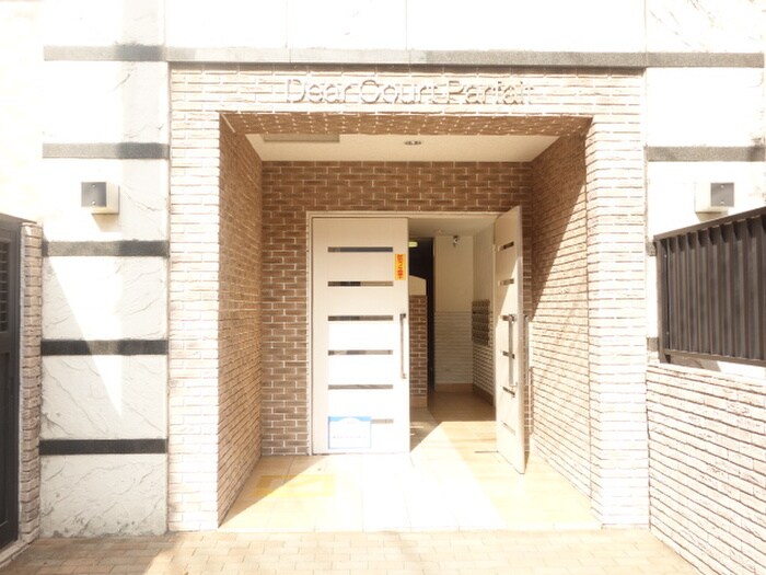 物件外観写真2　(エントランス部分)