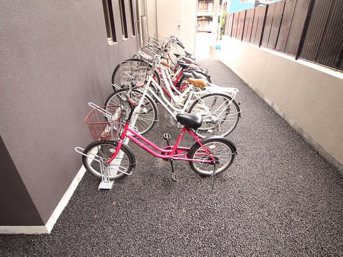 物件外観写真4　(駐輪場)