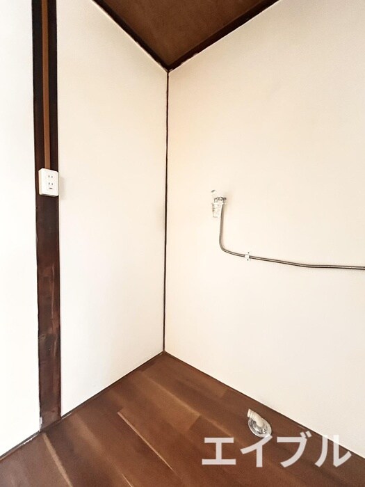 物件内観写真5　(洗濯機置場)