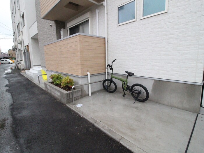 物件外観写真2　(駐輪場)