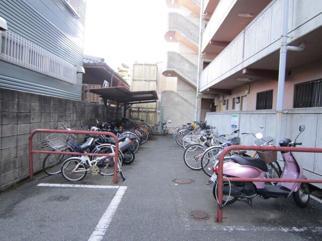 物件外観写真3　(駐輪場)