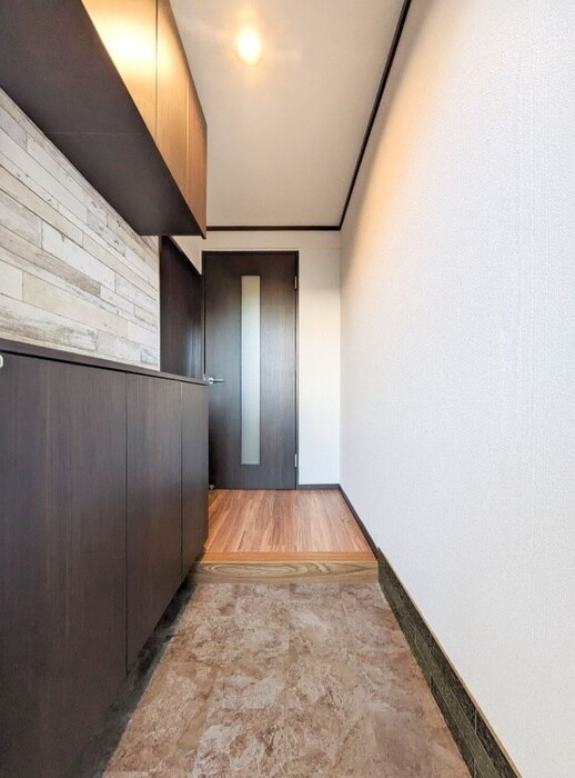 物件内観写真11　(玄関)