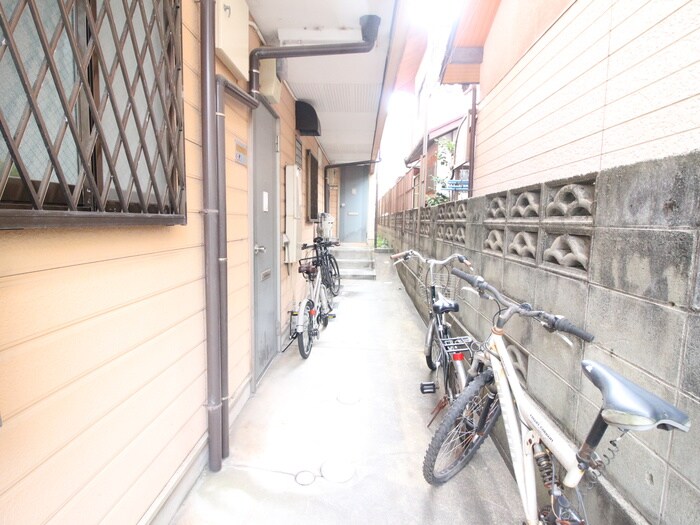 物件外観写真3　(エントランス部分)