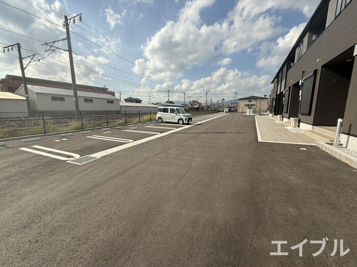 物件外観写真2　(駐車場)