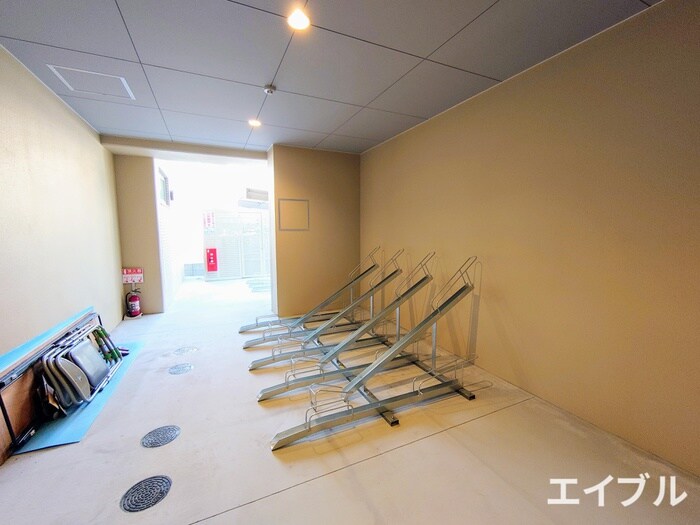 物件外観写真3　(駐輪場)