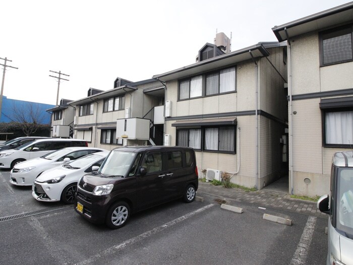 物件外観写真2　(駐車場)