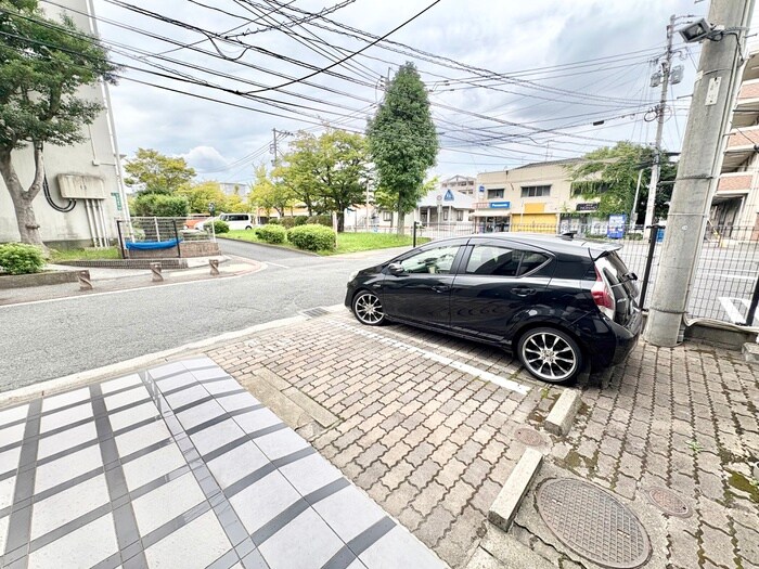 物件外観写真4　(駐車場)