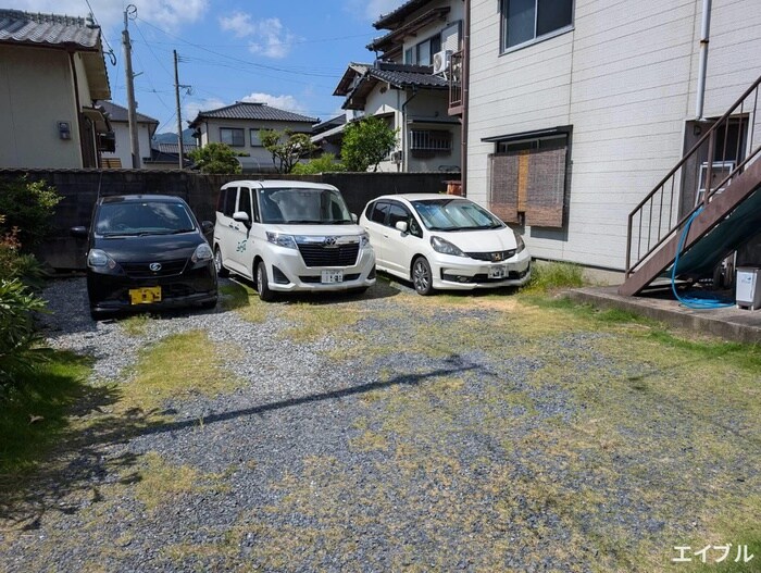 物件外観写真2　(駐車場)