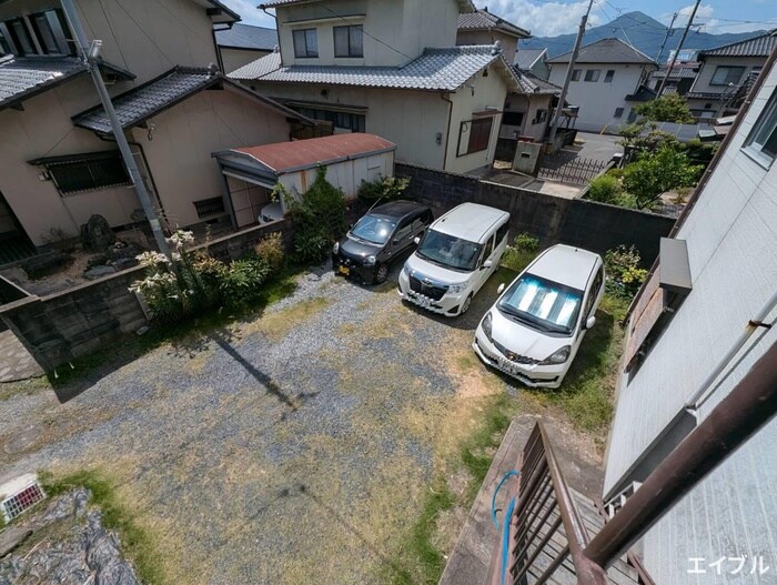 物件外観写真3　(駐車場)