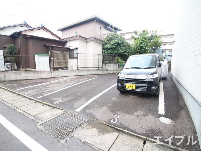 物件外観写真4　(駐車場)