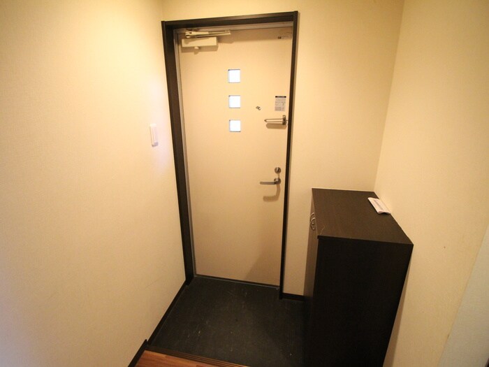 物件内観写真16　(玄関)