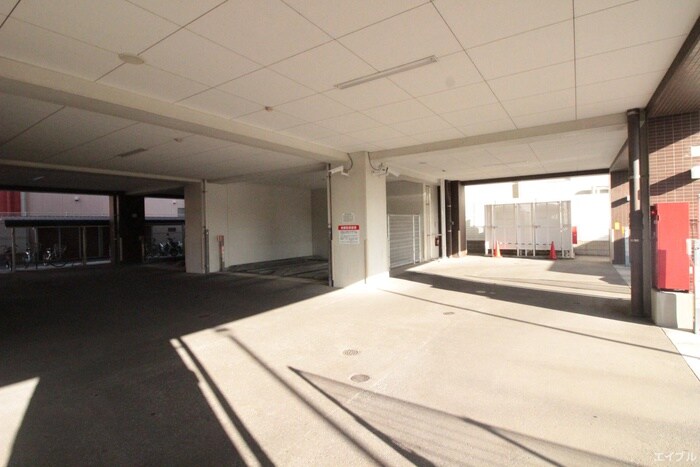 物件外観写真6　(駐車場)