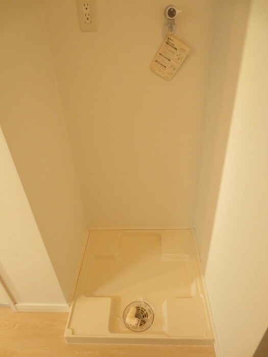 物件内観写真13　(洗濯機置場)