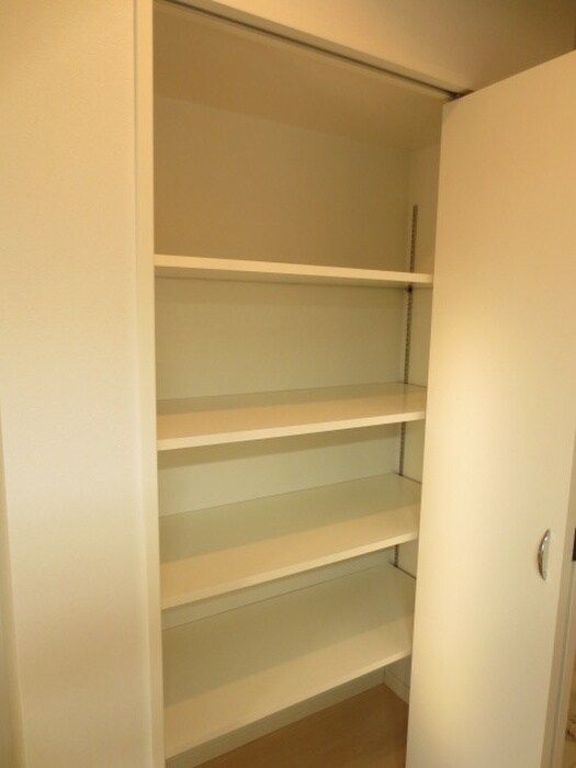 物件内観写真15　(収納)