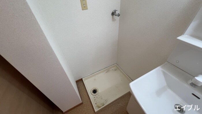 物件内観写真13　(洗濯機置場)