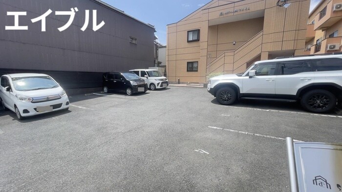 物件外観写真2　(駐車場)