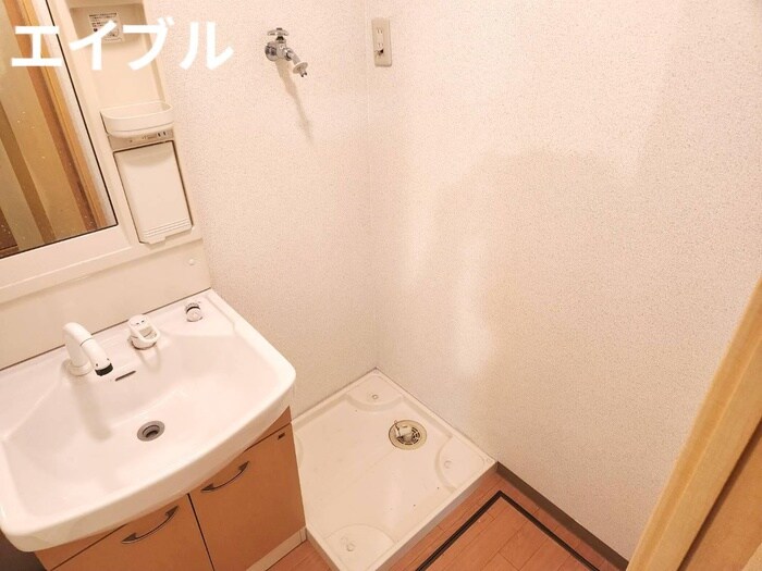 物件内観写真13　(洗濯機置場)