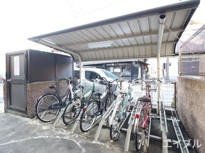物件外観写真3　(駐輪場)