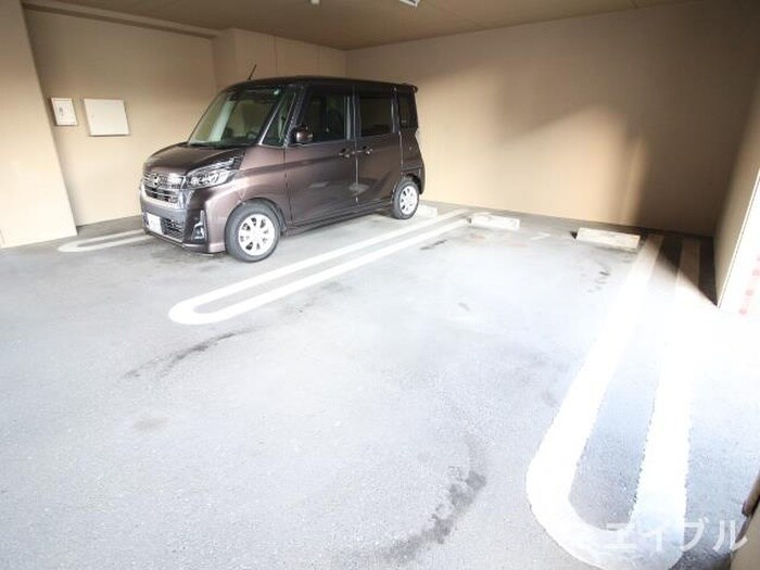 物件外観写真4　(駐車場)