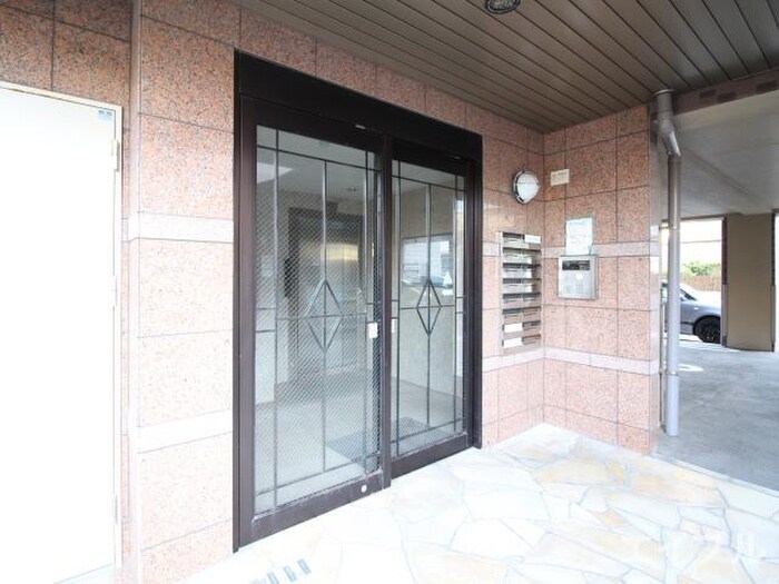 物件外観写真6　(エントランス部分)