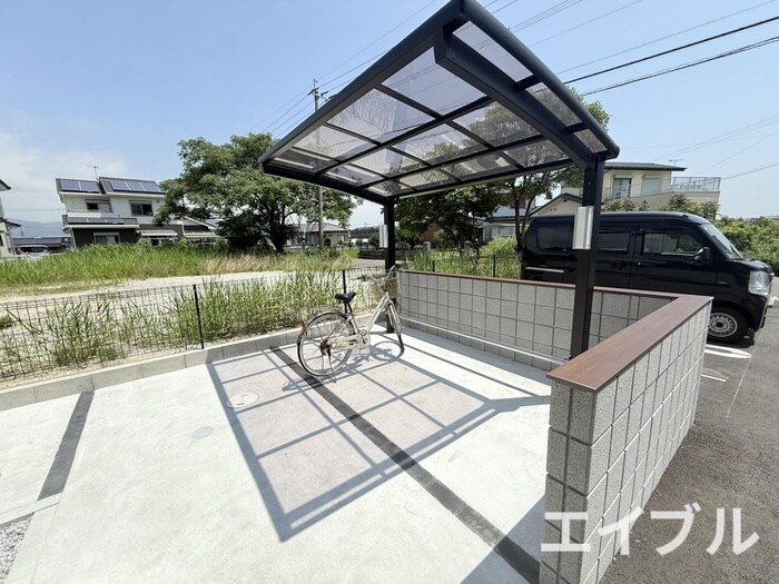 物件外観写真3　(駐輪場)