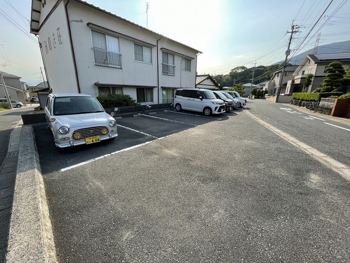 物件外観写真2　(駐車場)