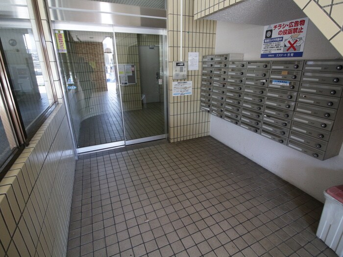 物件外観写真3　(エントランス部分)