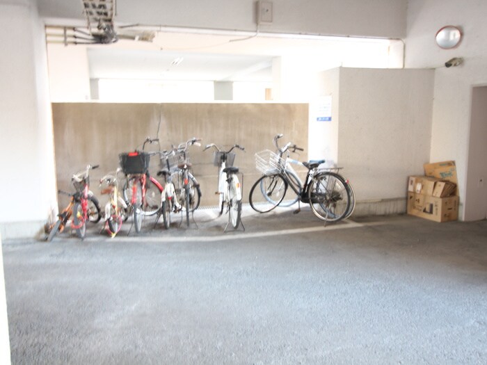 物件外観写真5　(駐輪場)
