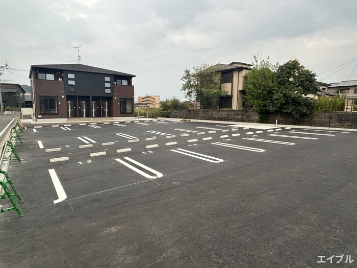 物件外観写真3　(駐車場)