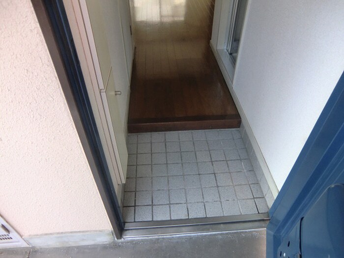 物件内観写真4　(玄関)