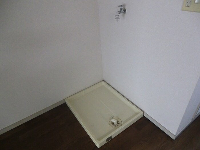 物件内観写真10　(洗濯機置場)