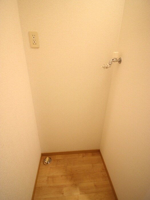 物件内観写真9　(洗濯機置場)