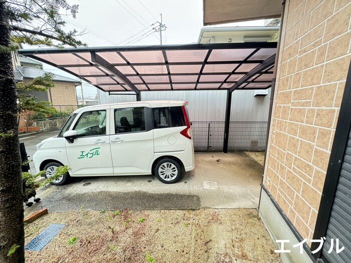 物件外観写真2　(駐車場)