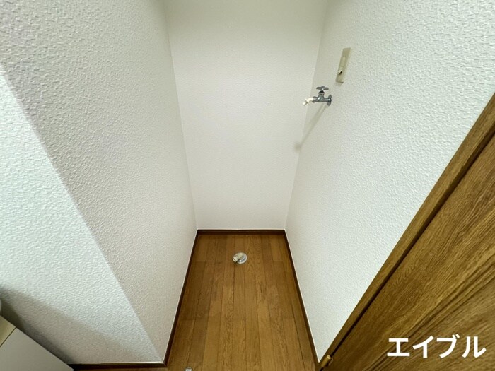 物件内観写真8　(洗濯機置場)