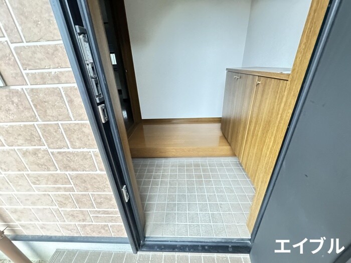 物件内観写真12　(玄関)