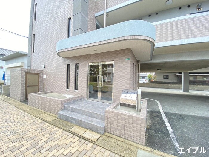 物件外観写真2　(エントランス部分)