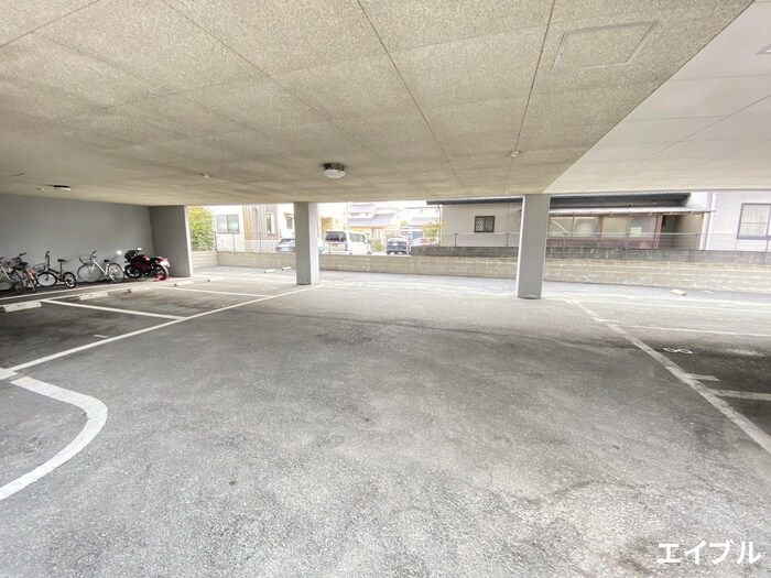 物件外観写真3　(駐車場)