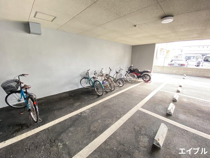 物件外観写真4　(駐輪場)