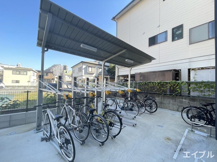 物件外観写真4　(駐輪場)
