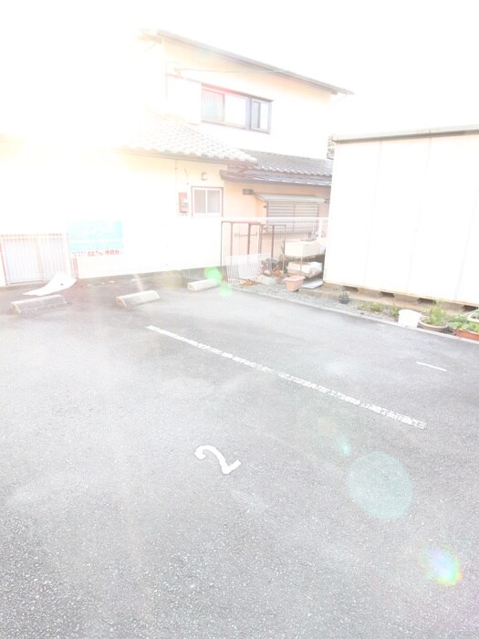 物件外観写真2　(駐車場)