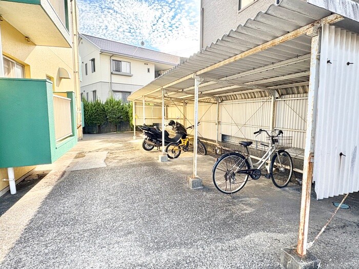 物件外観写真5　(駐輪場)