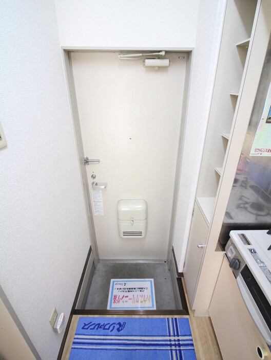 物件内観写真16　(玄関)