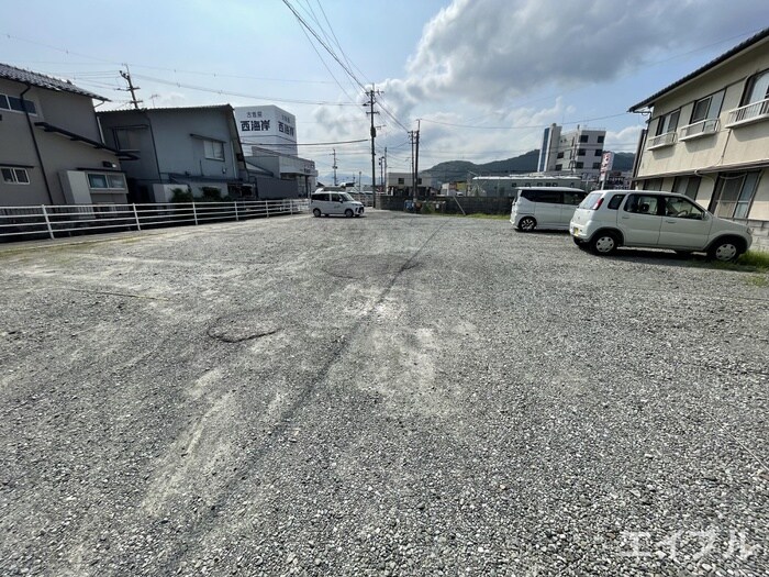 物件外観写真2　(駐車場)