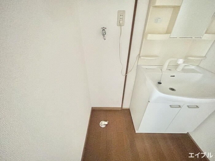 物件内観写真18　(洗濯機置場)