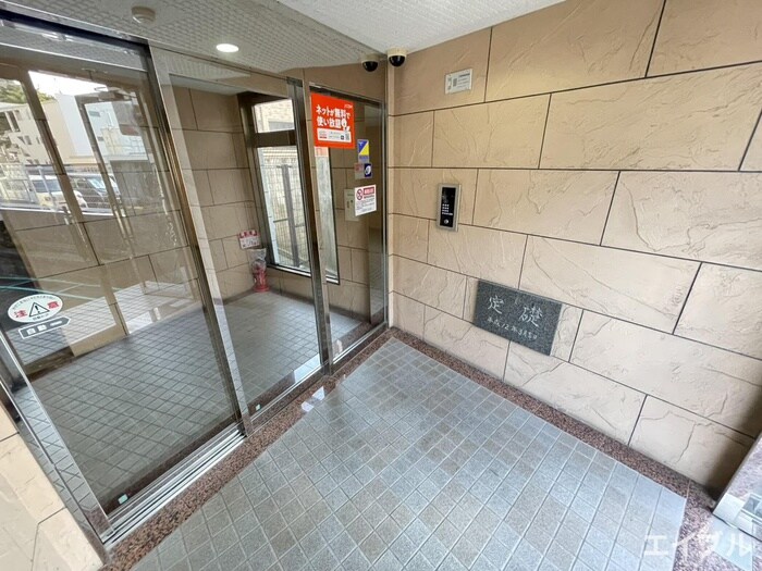 物件外観写真5　(エントランス部分)