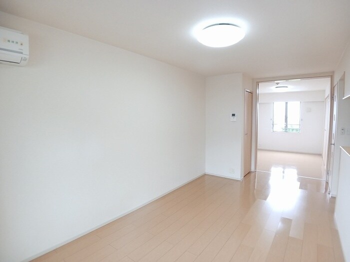 物件内観写真4　(居室)