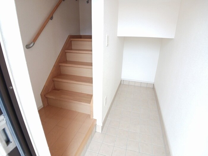 物件内観写真10　(玄関)