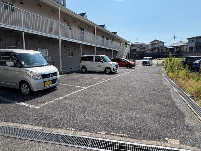 物件外観写真3　(駐車場)