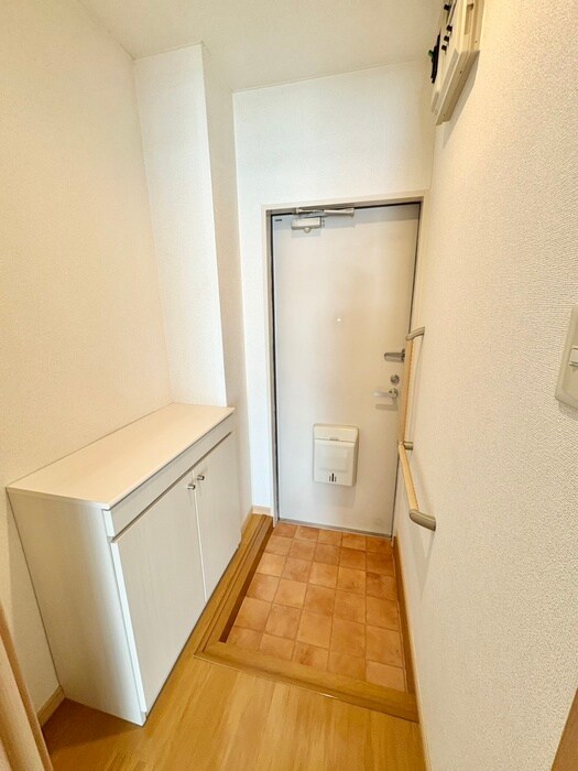 物件内観写真15　(玄関)