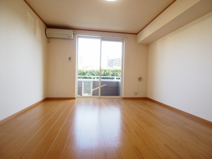 物件内観写真2　(居室)